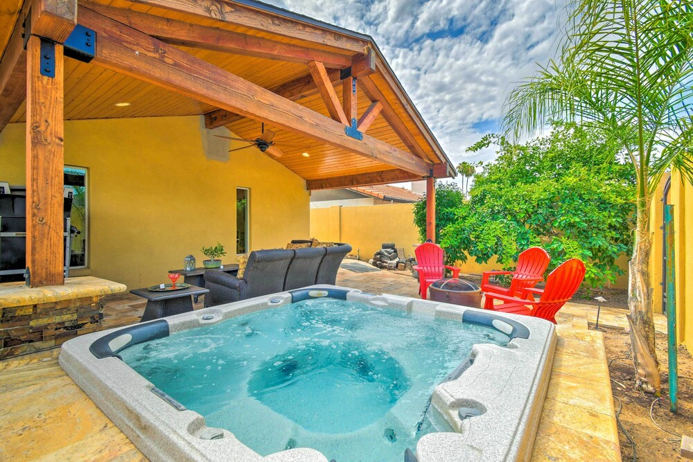 Snowbirds! Group Getaway w/ Hot Tub in Scottsdale