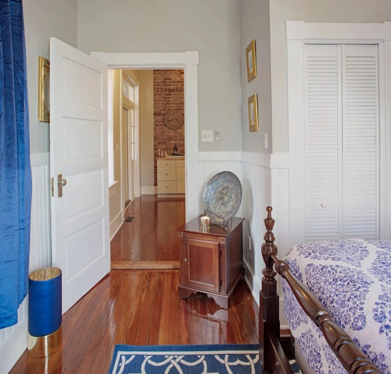 Modern 4 Bed Brownstone in Historic Downtown