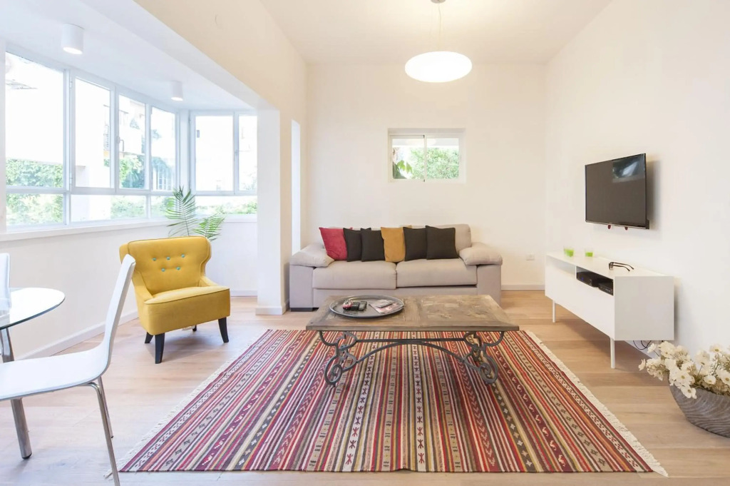 Bright 2 bedroom apartment in the heart of tel aviv by Sea N' Rent