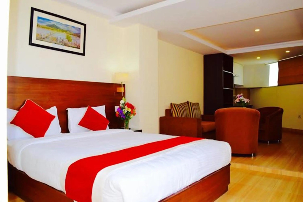 Hotel Regal Airport