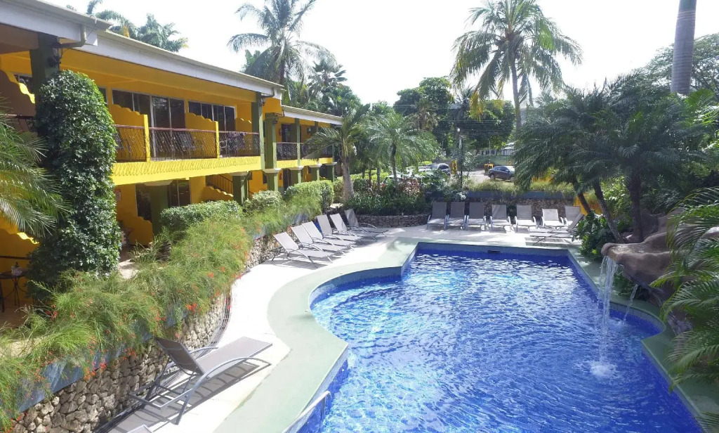 Mangaby Playa Hermosa