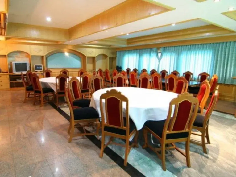 13 Coins Airport Grand Resort