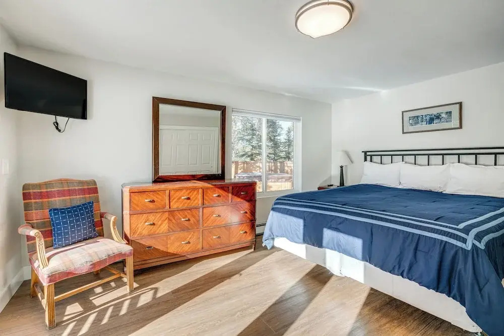 Luxury Keystone Cabin w/ Hot Tub, 1 Mi to Lifts!