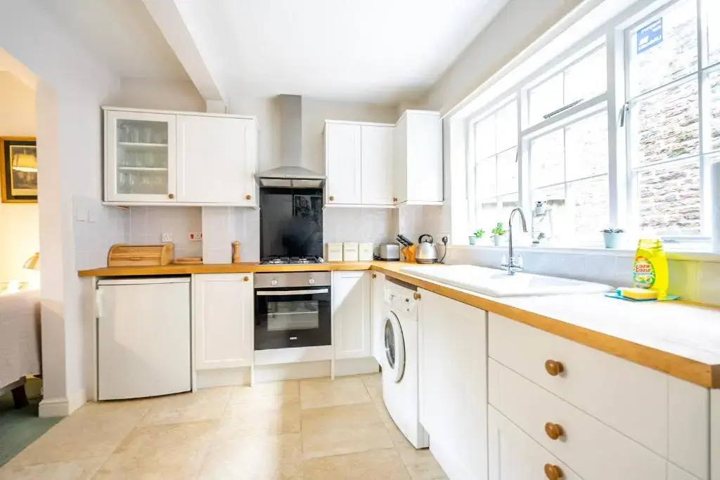 6 Monkbar Court