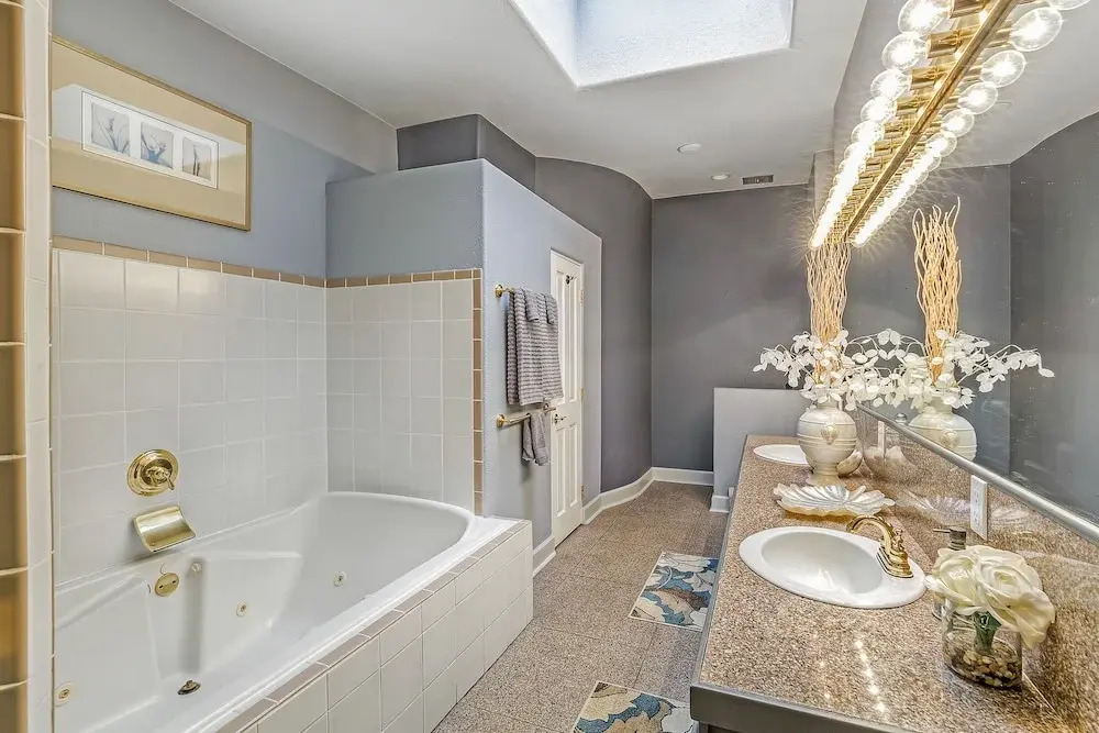 Union Station Loft Downtown Sleeps 10