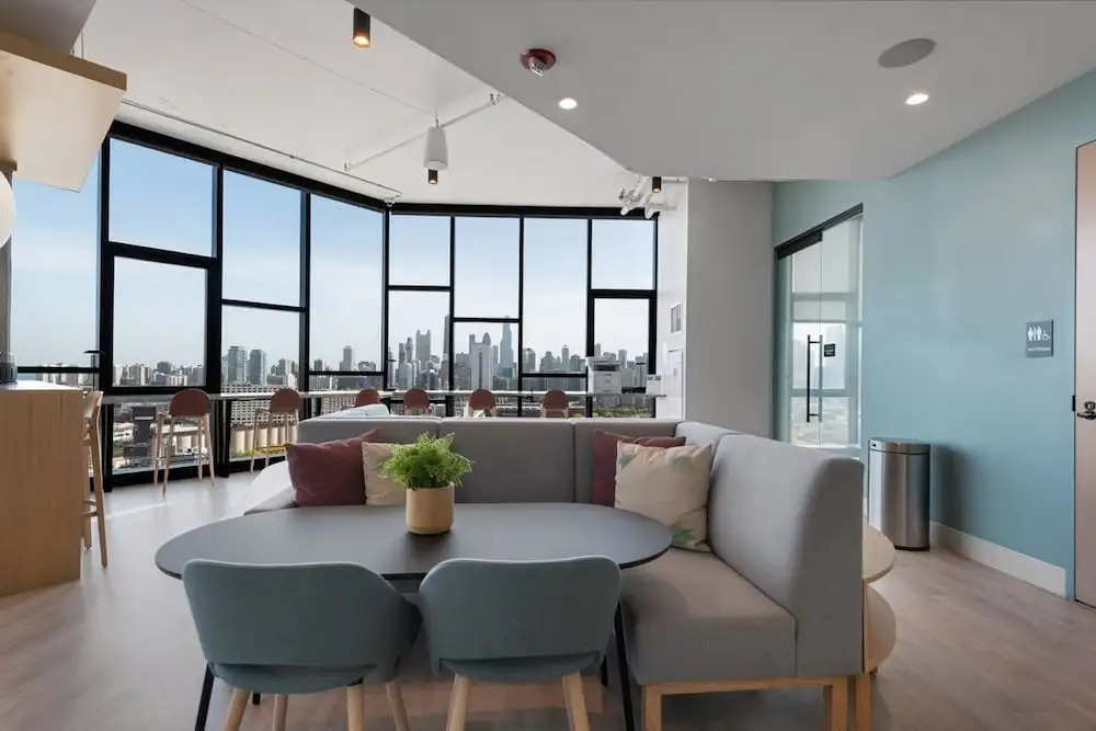 Luxury Penthouse 3BR Prime Location