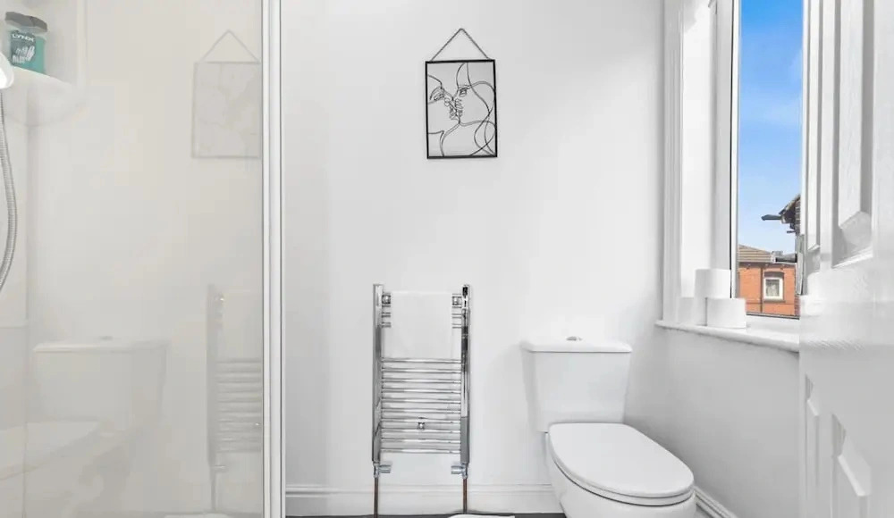 Leeds City Studio Stay Ensuite Kitchenette Street Parking