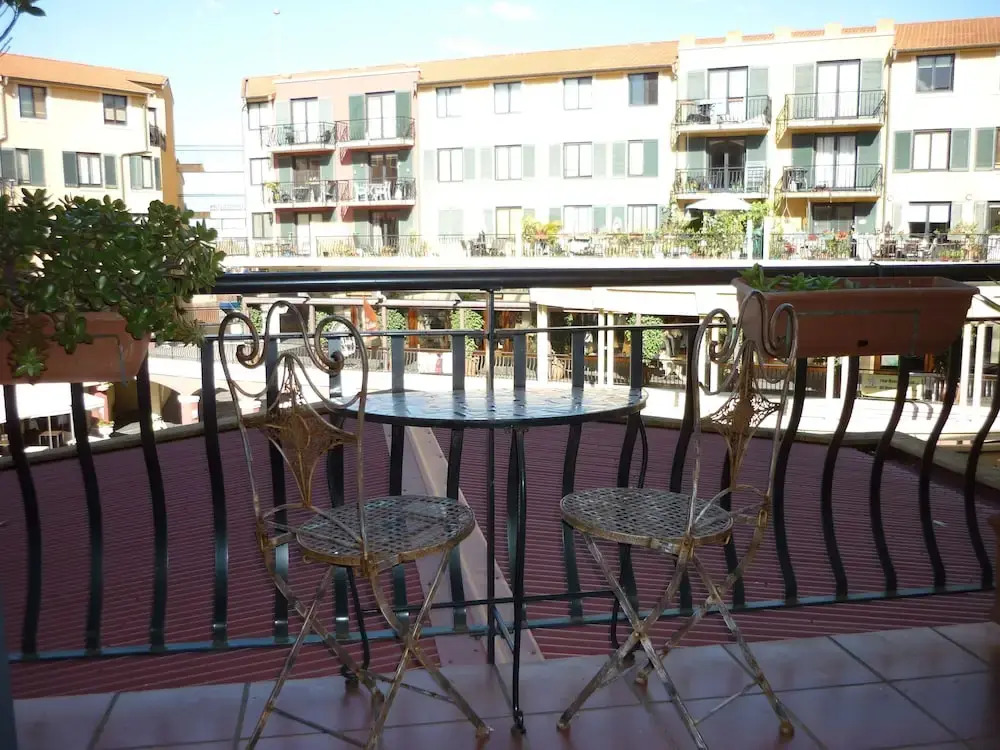 Comfy and Convenient Living at the Italian Forum Leichardt - ITALY