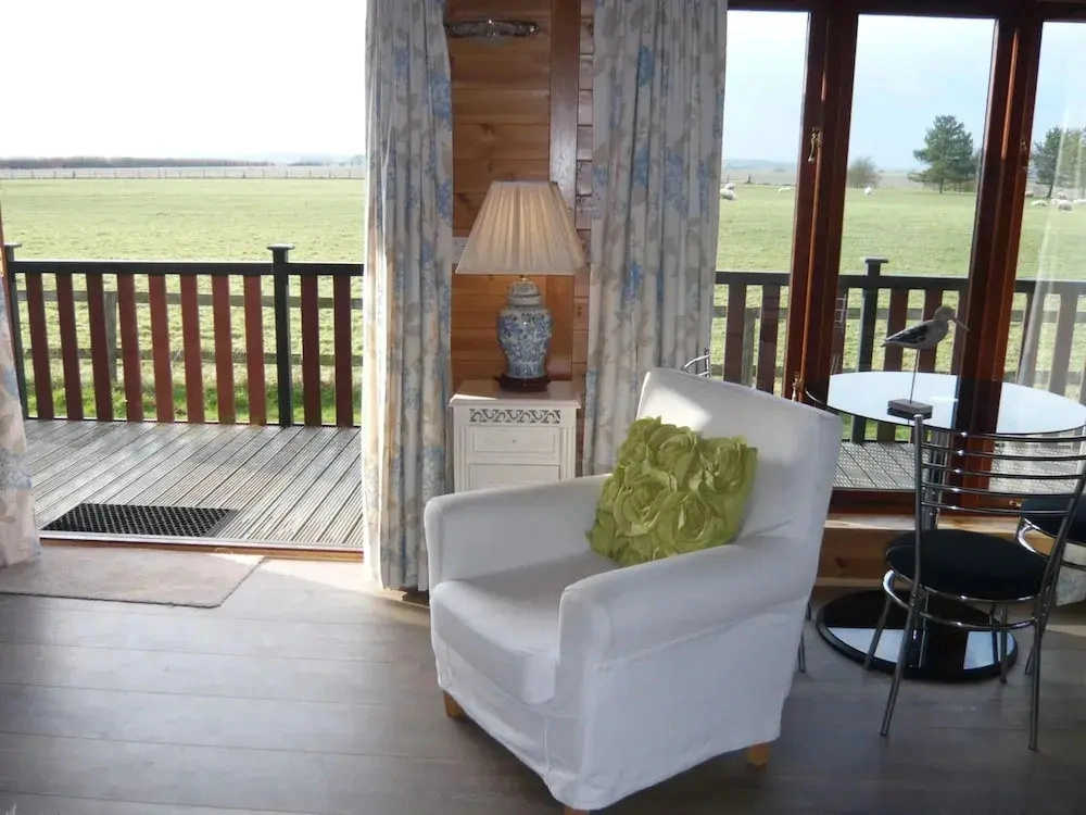 Spacious cottage with sauna looking out on astonishing grasslands