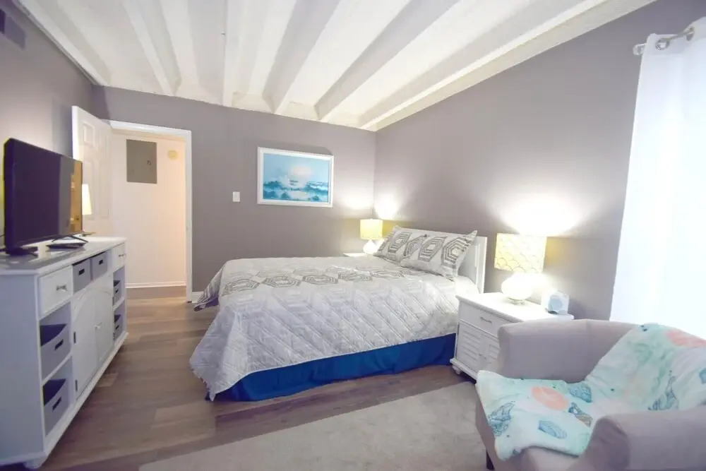 Jada 4H 1 Bedroom Condo by RedAwning