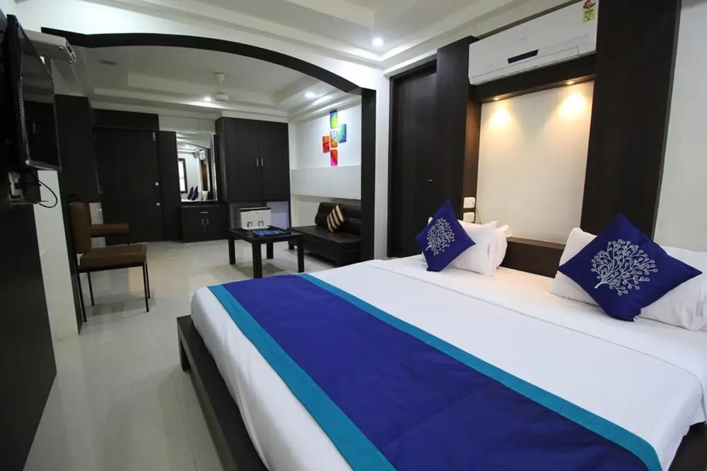 OYO 1360 Hotel Cross Road