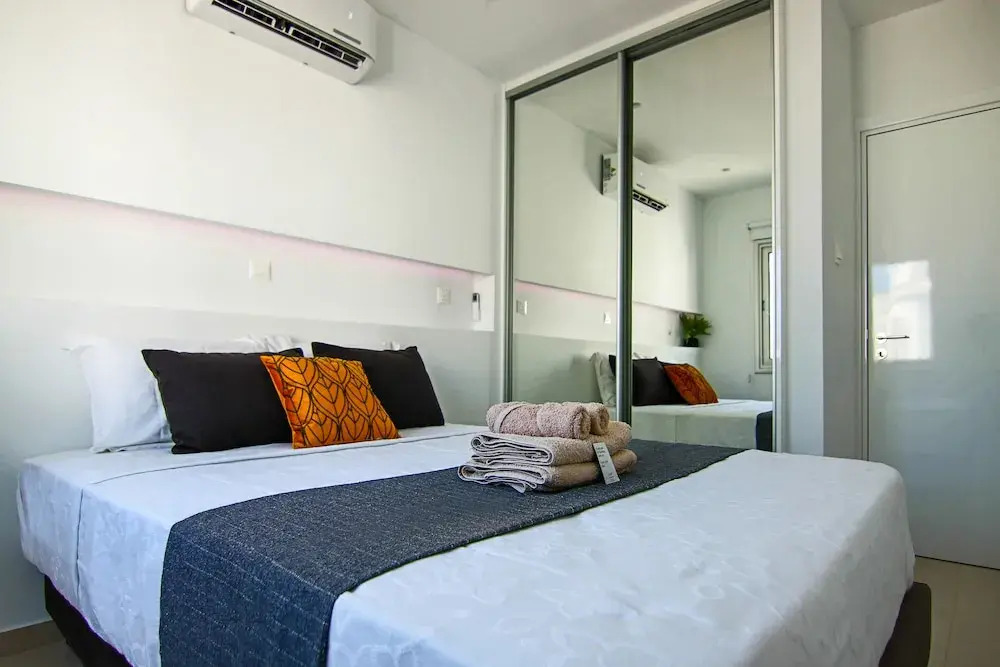 Phaedrus Living: Seaside Luxury Flat Lighthouse 65