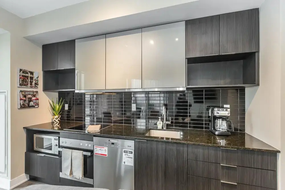 Exquisite Luxury 1 Bedroom + Den With Parking