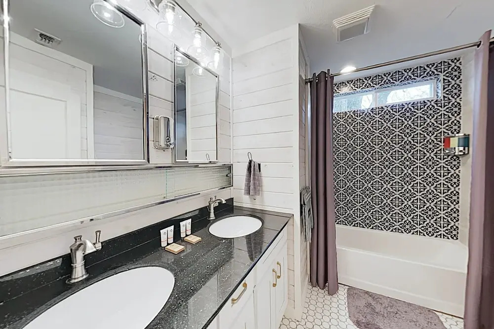 Updated West North Inn, Walk To Schlitterbahn 3 Bedroom Home