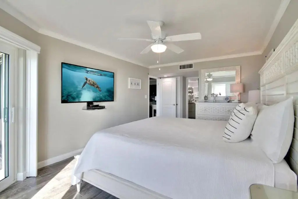 Land's End 10-402 Beach Front - Premier