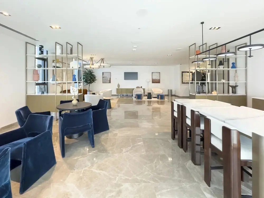 Delujo Stays   Burj Crown Collection
