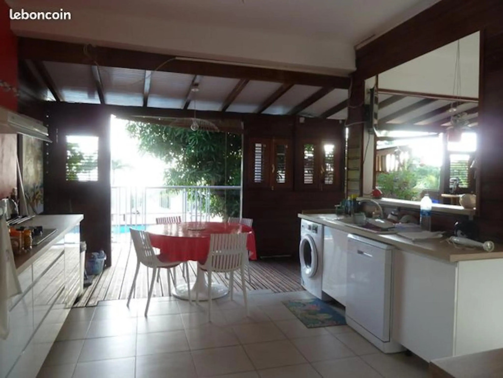 Maison de 3 chambres a Pointe Noire a 150 m de la plage avec vue sur la mer piscine partagee et jardin clos