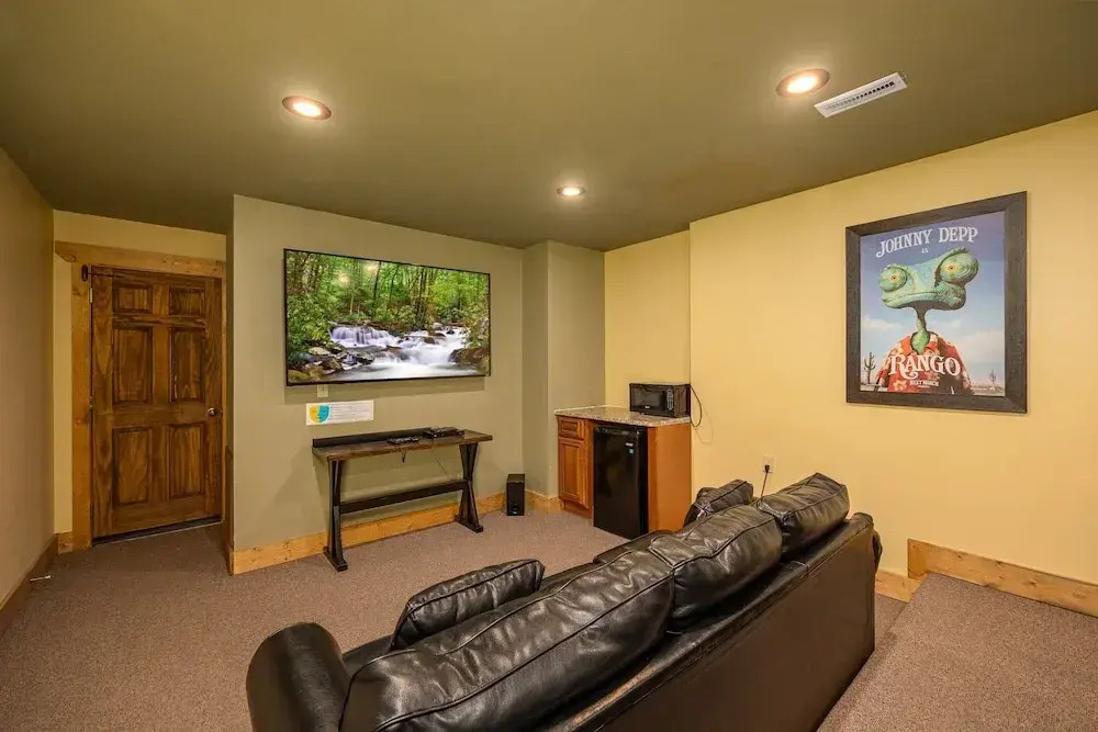 Hilltop Haven - Four Bedroom Chalet