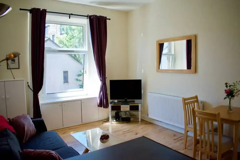 Fantastic 2 Bedroom Holyrood Apartment