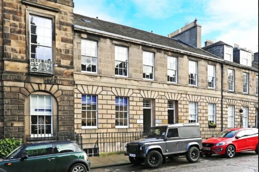 Modern, Stylish Apt. in Excellent Central Location