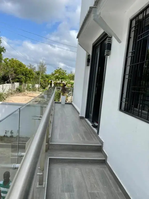 Bingo House Watamu, A Modern 5-Bedroom Villa with Pool, A Kids Heaven