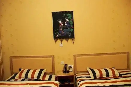 Fenghuang 999 Border Town Inn