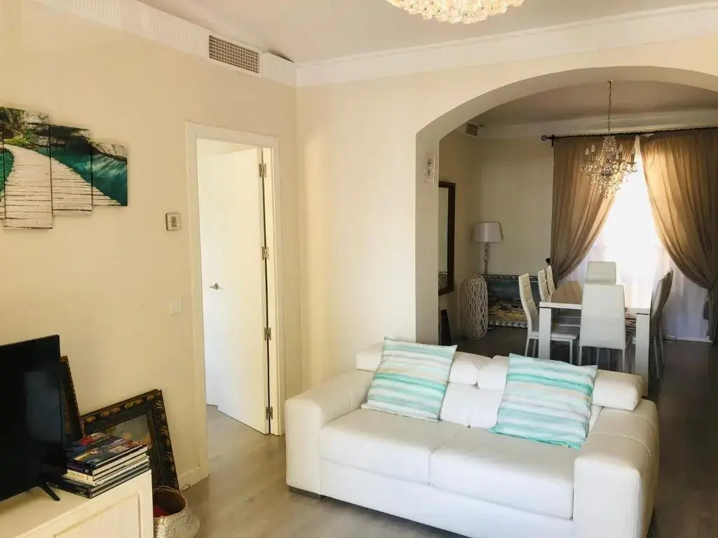 Apartamento a 50 metros de la playa malagueta con vistas al mar