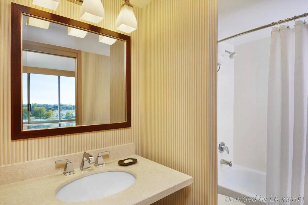 Sheraton Suites Chicago Elk Grove