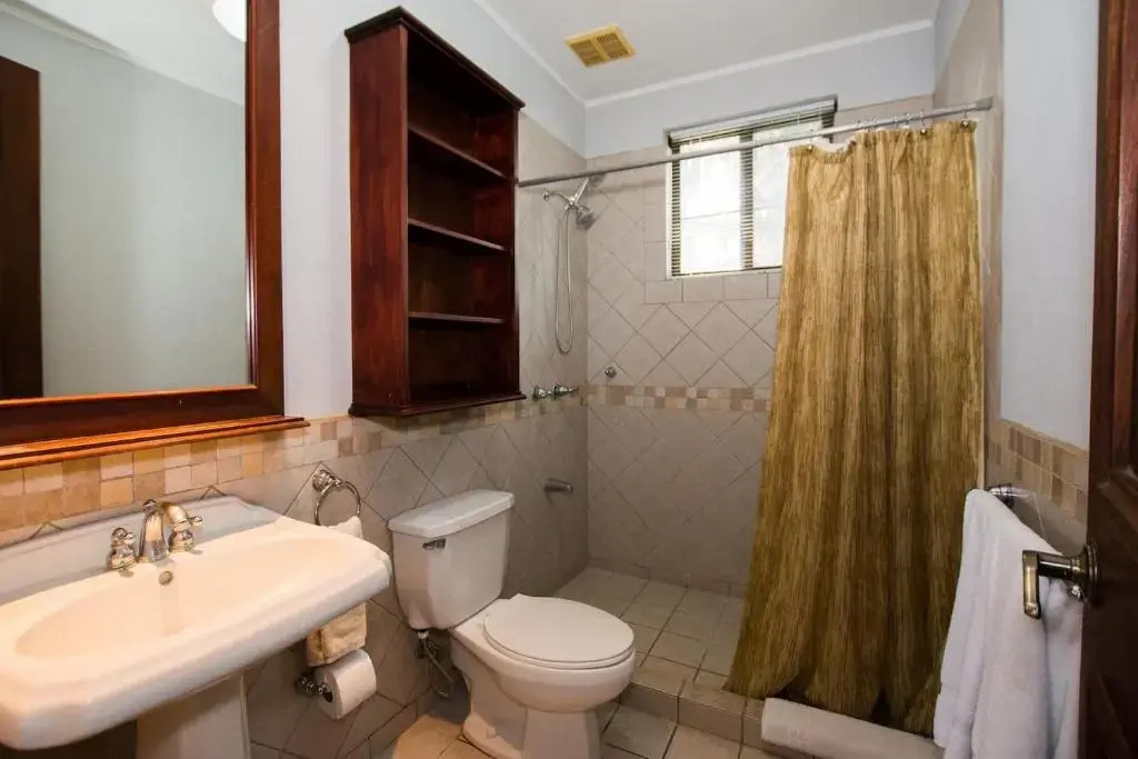 Recently Renovated Luxury Condo with Resort-Style Beach Club Access and Ocean Views