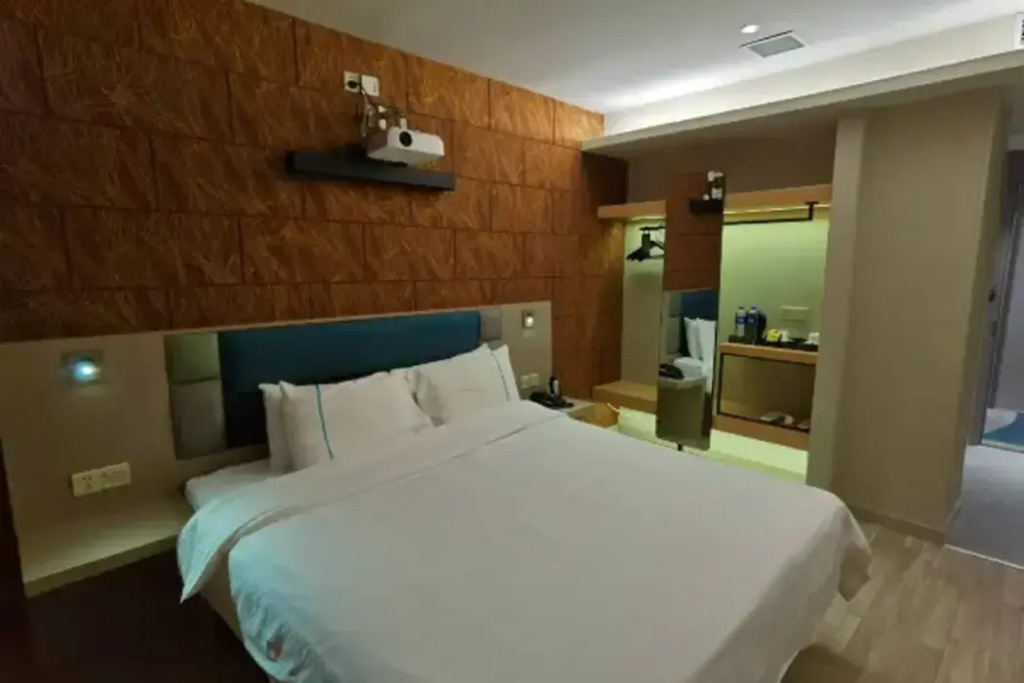 Homeinn Selected Hotel (Shanghai Caolu Minlei Road Subway Station)