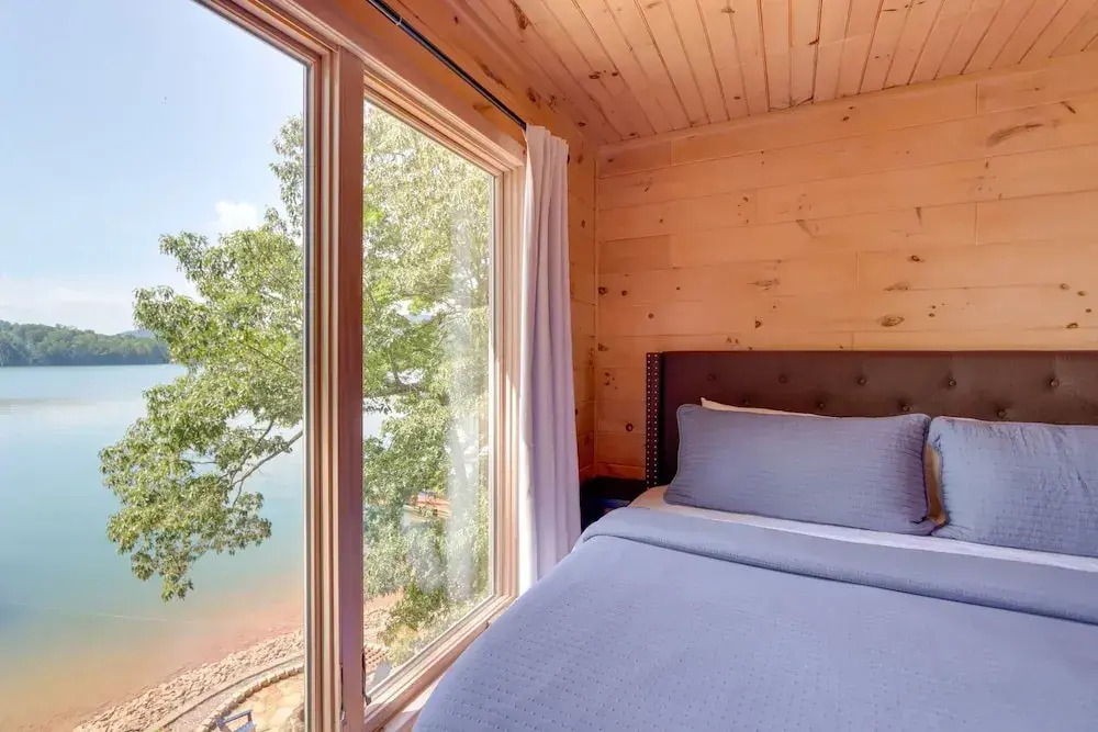 Mountain View Cabin on Lake Blue Ridge: Hot Tub