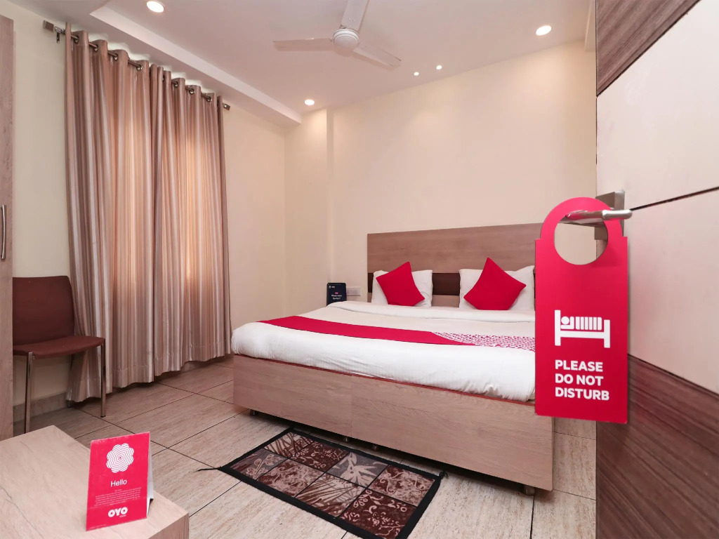 OYO 4477 City Square Hotel