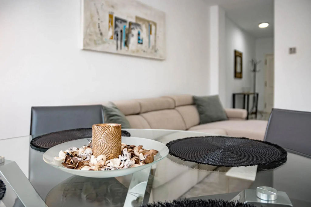 PR20 - Beach front flat Puerto Banus