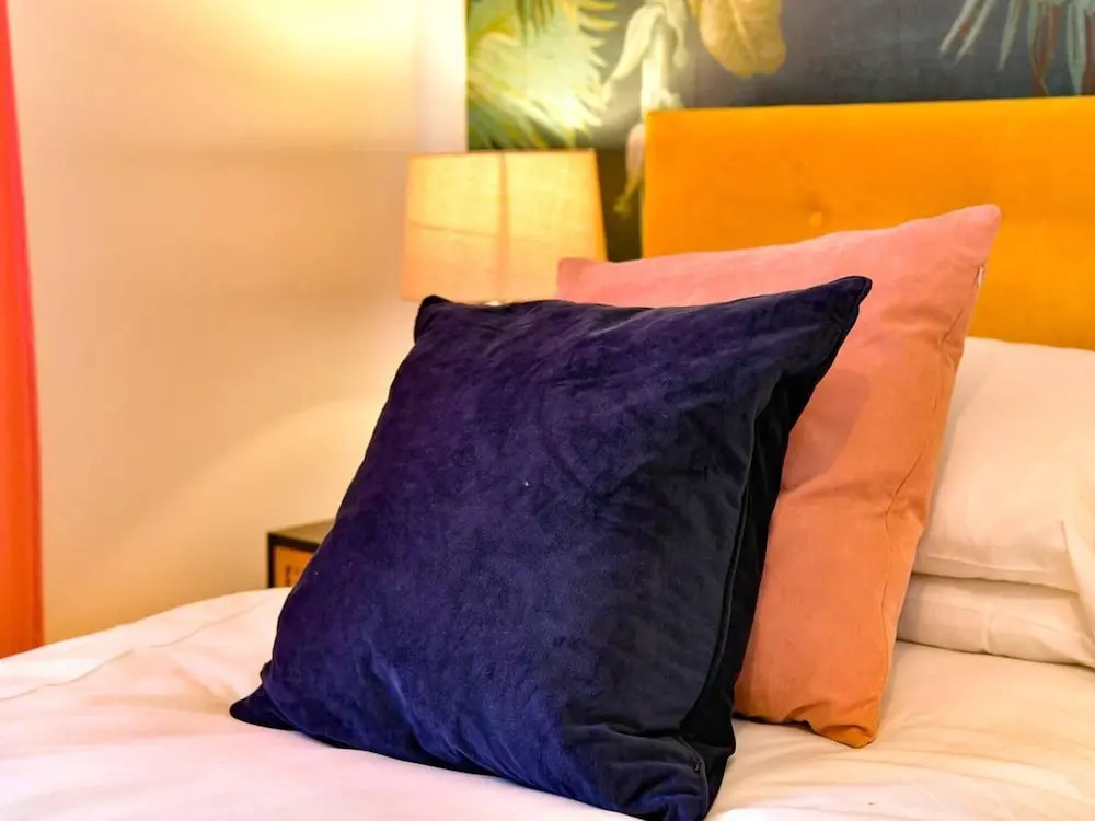 House - Sleeps up to 9 & Free Parking