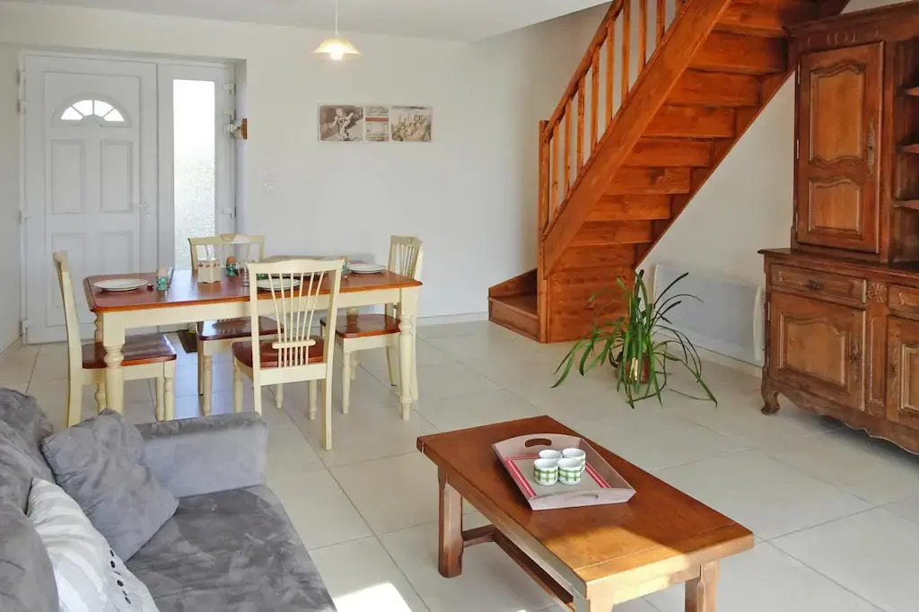 Semi Detached House, Bacilly