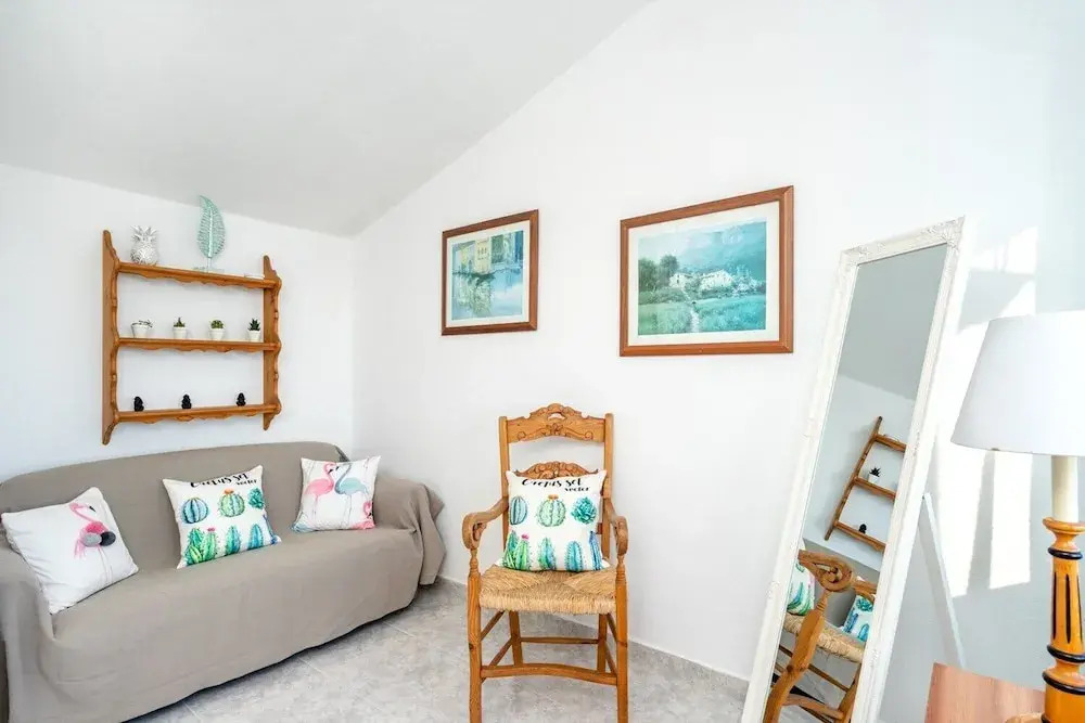 Lovely Apartment with View and Pool Ref 127