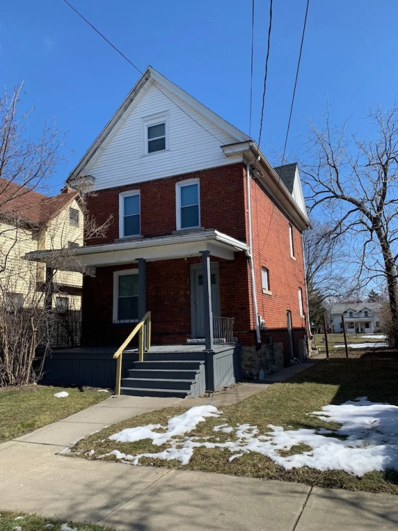 The Southside Villa - With Private Yard & Parking, Near Falls & Casino by Niagara Hospitality