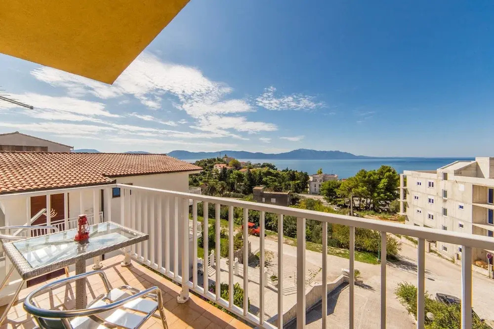 Stunning 3-bedroom Apartment in Gradac