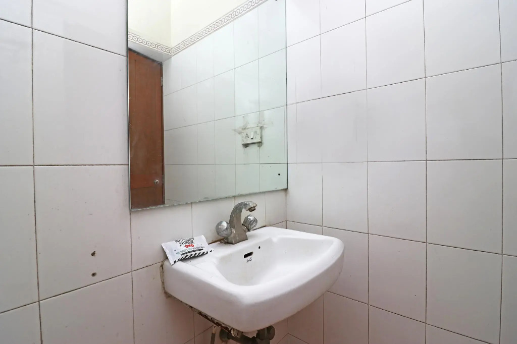 OYO 29941 Hotel Hukum Palace