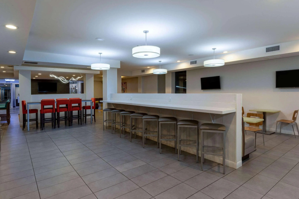 La Quinta Inn & Suites by Wyndham Tulsa Downtown - Route 66