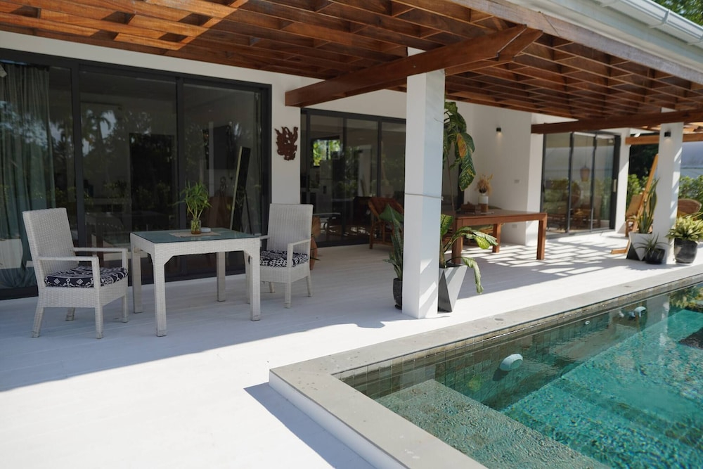 O3 Green 2b Garden Pool Villa and Unique Furniture