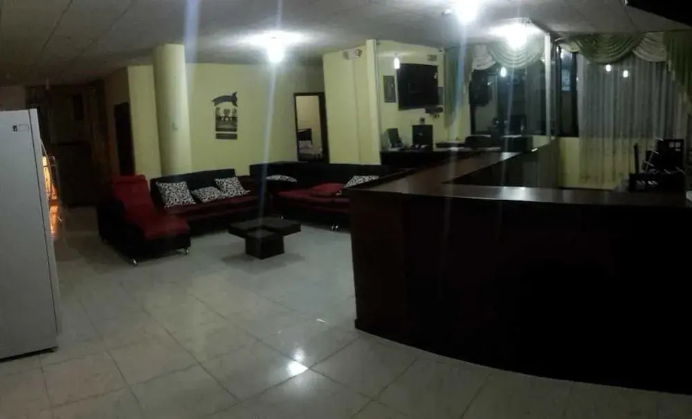 J&E hotel