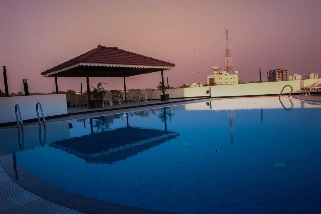 Oyo Premium Kakkanad Civil Station