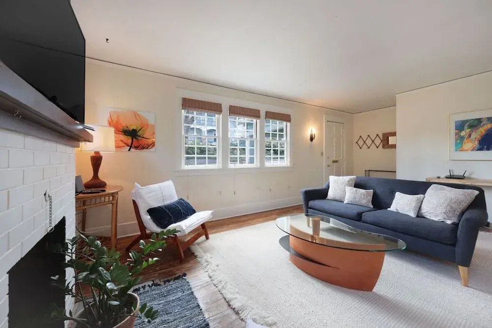 Columbia Cottage 2 Bedroom Home by Redawning