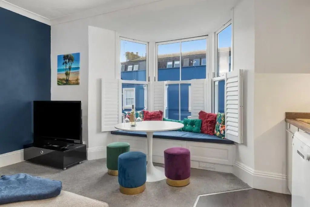 Caldey Bay Apartment - Lovely Sea Views