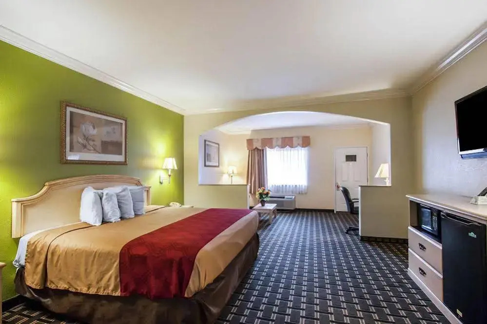 Econo Lodge Inn & Suites Memphis