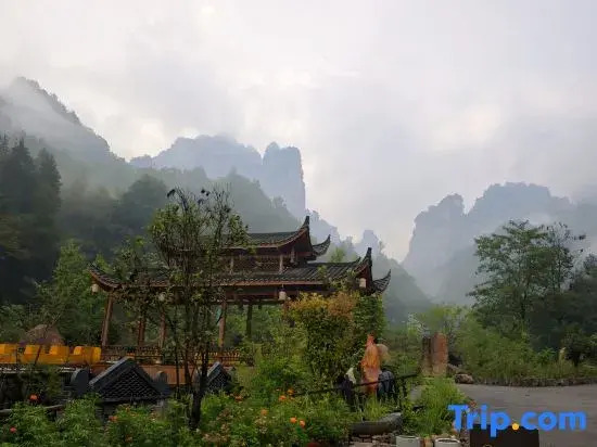 Shambhala Perched Peaks Courtyard Hotel (Zhangjiajie National Forest Park)