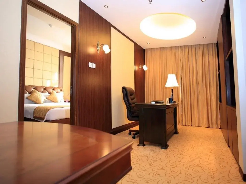 Eagle Canyon Hotel