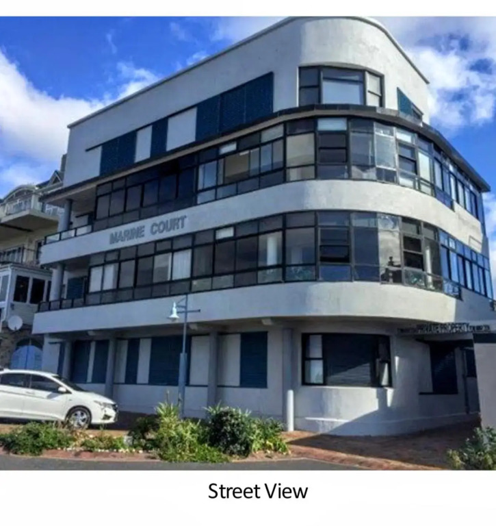 The Sun,Whales and Waves seafront apartment