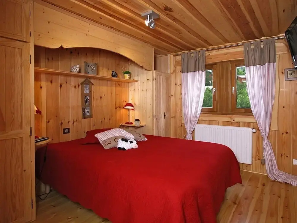 Authentic Chalet With a Fireplace at 500 m From the ski Lift